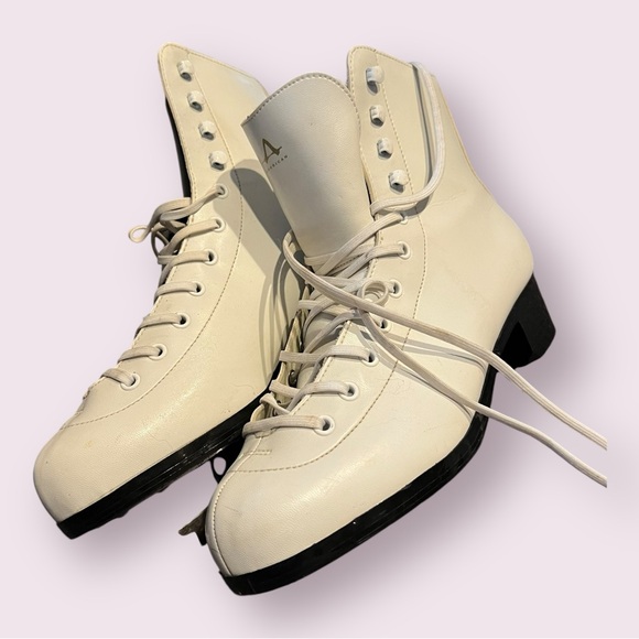 Women’s Figure Skates by American 
size 10
White - Picture 8 of 12